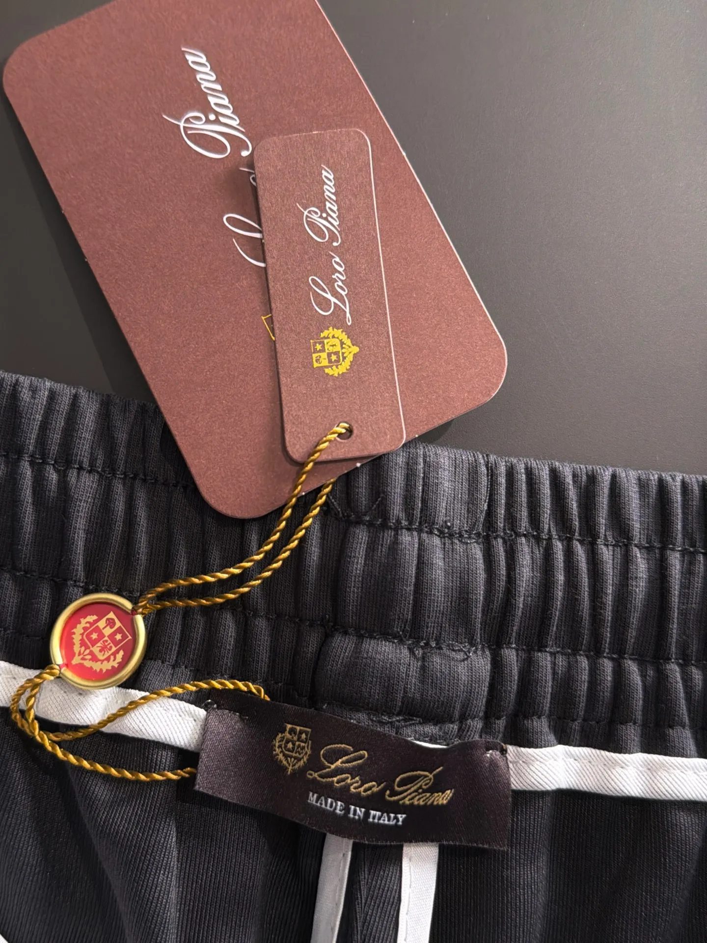 Next day shipment LP high quality Loro Piana 26ss autumn and winter new high-quality trousers Compare real-life details at will A perfect choice for autumn and winter. A must-have item. Sizes: M to 3XL (please state your height and weight when placing an order)